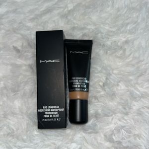 Pro longwear nourishing waterproof foundation